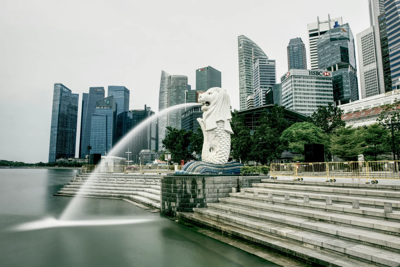 Pop into a historical building, unique monument, or famous local landmark you've both been meaning to actually explore.